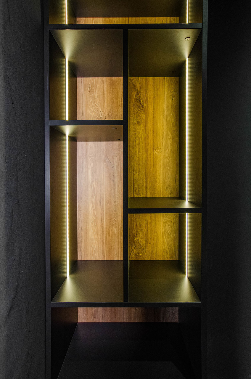 dulap cu iluminare interna