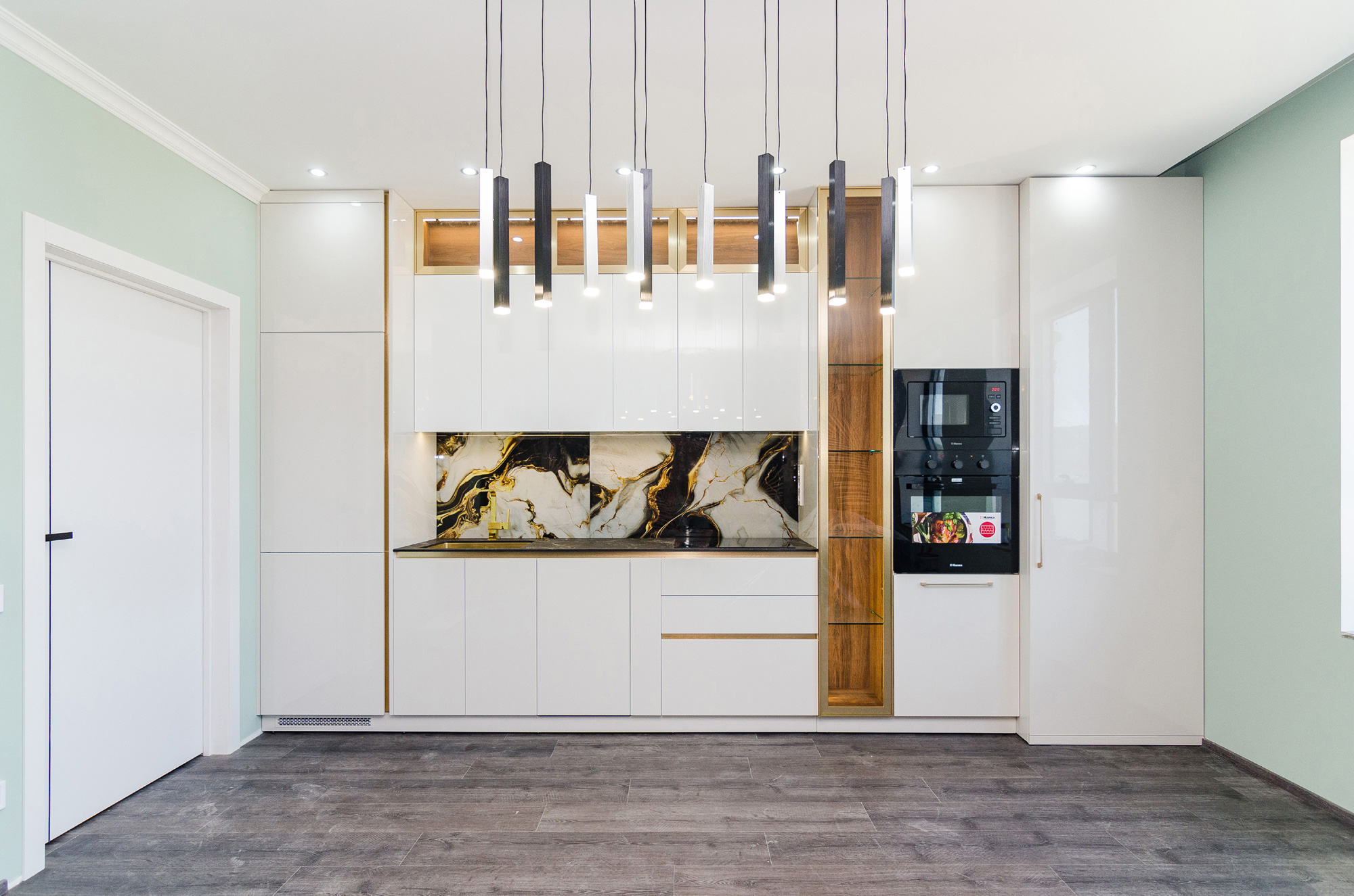 Bucătărie modernă cu accente de lux #4578