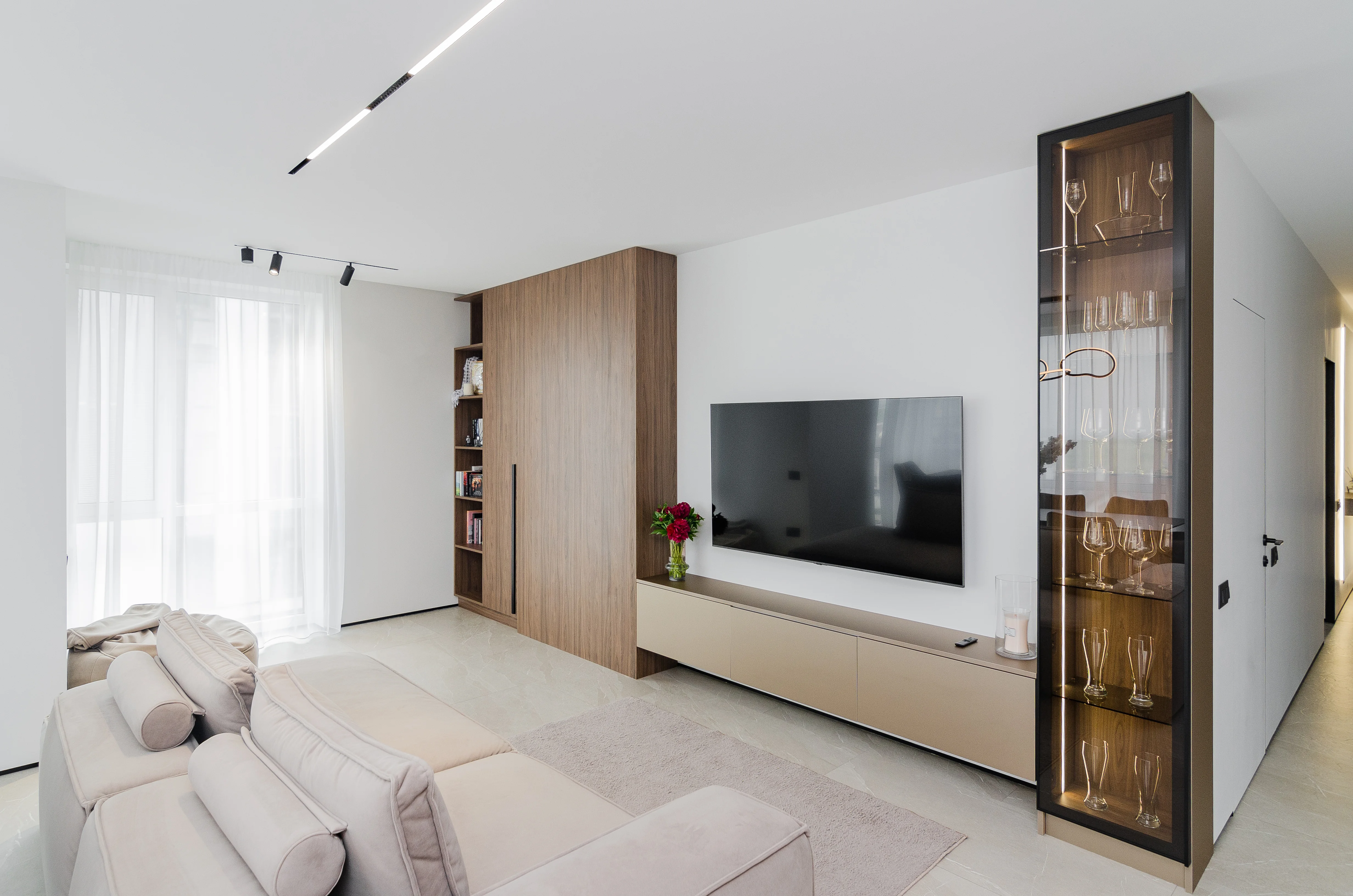 Mobilier modern complet în tonuri de cappuccino și nuc — str. Regele Carol, Durlești