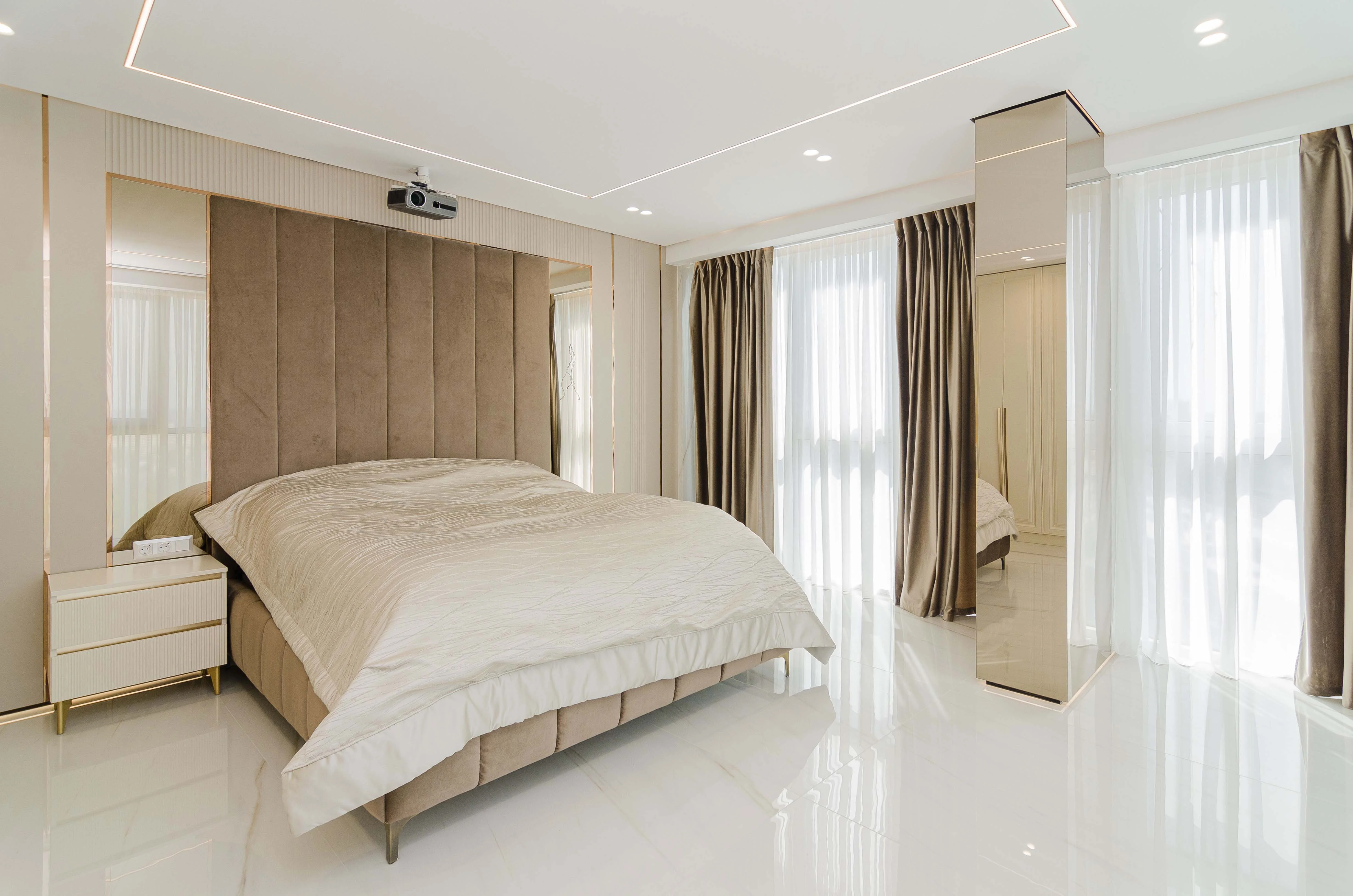 Design de interior neoclasic de lux cu panouri din bronz și granit — bd. Mircea cel Bătrân